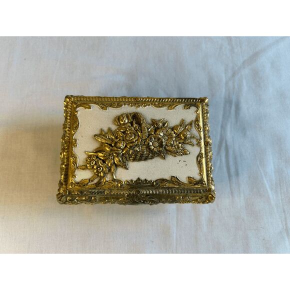 Small White/Gold Colored Trinket/Jewelry Box, Red Lined, Footed, Flowers - Picture 7 of 7